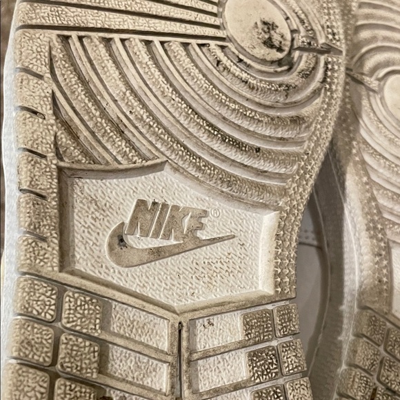 Kids Nike Air Jordan 1 High-Top Sneakers - Picture 6 of 8